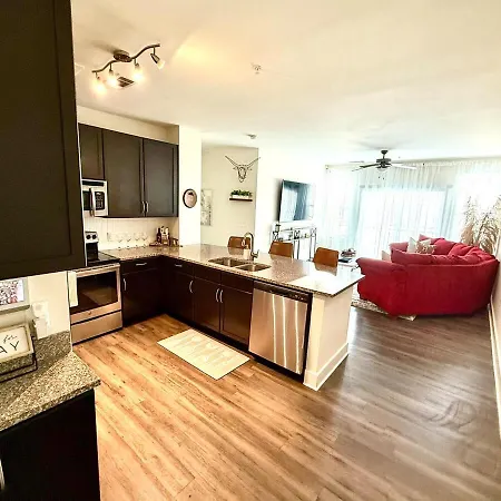 Apartment Spacious Uptown Luxury Escape