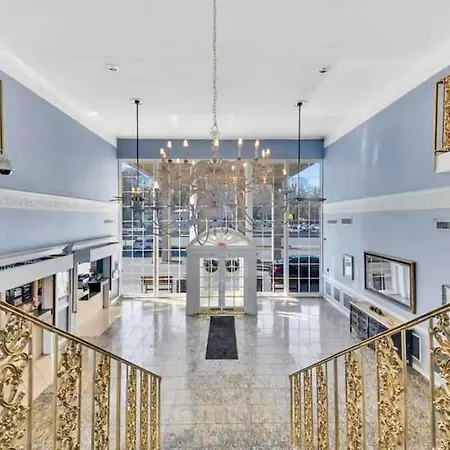 Near Uptown & Minutes To Hospital, Free Wi-fi, Coffee & Gym *