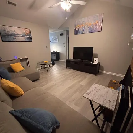 Near Uptown-sleep 6-nfl Game Day Getaway *