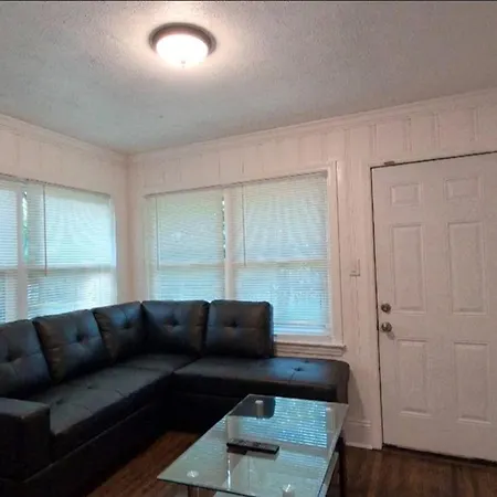 Airport Adjacent - 15 Min To Everywhere! Holiday home Charlotte