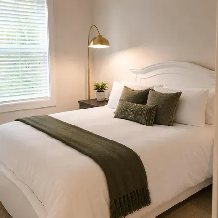 The Oak At Sofley Road - Modern Retreat Holiday home