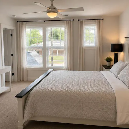 The Oak At Sofley Road - Modern Retreat Holiday home Charlotte