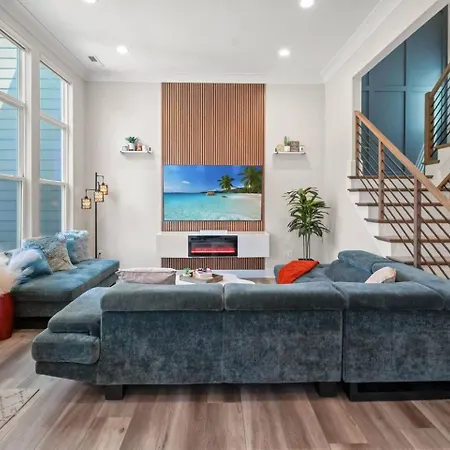 Modern Uptown Retreat Hot Tub & Game Charlotte