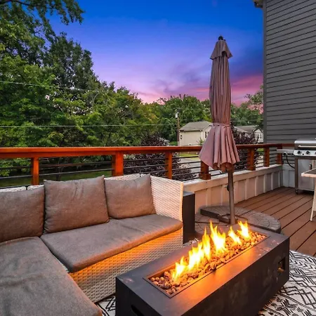Modern Uptown Retreat Hot Tub & Game