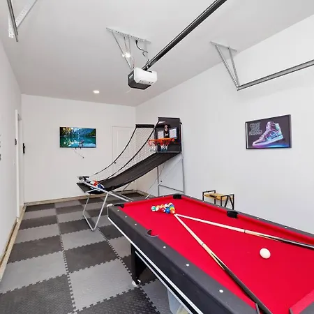 Luxury 8br Hot Tub Game Sleeps 20 Holiday home