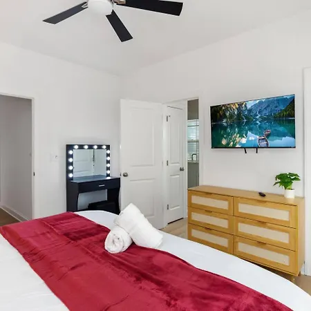 Uptown Retreat Sleeps 10 W/hot Tub, Bbq Game * Charlotte