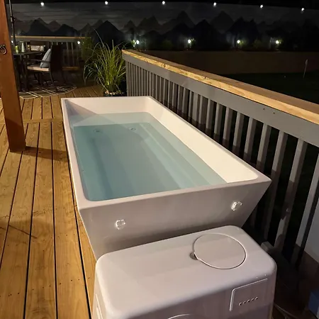 Escape To The Arts Golf Sim Theater Hot Tub