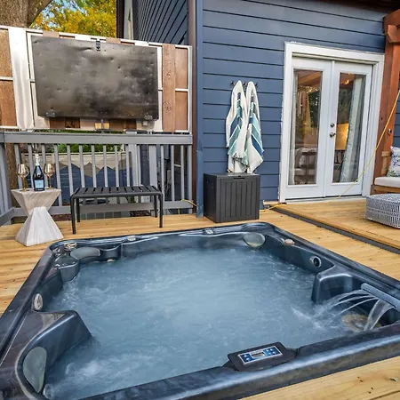 Escape To The Arts Golf Sim Theater Hot Tub