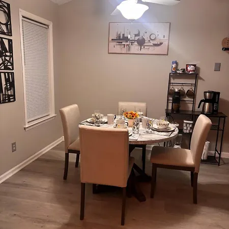 Near Uptown-sleep 6-nfl Game Day Getaway *