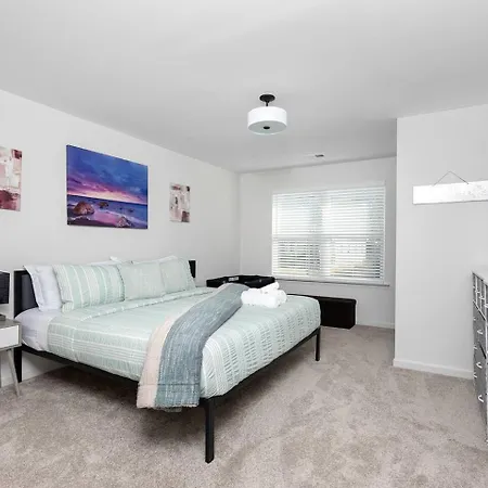 8br Near Southend/uptown W/gameroom/hottubs/fenced Holiday home