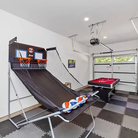 Holiday home Luxury 8br Hot Tub Game Sleeps 20 *
