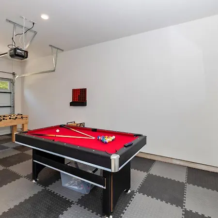 Luxury 8br Hot Tub Game Sleeps 20 Holiday home