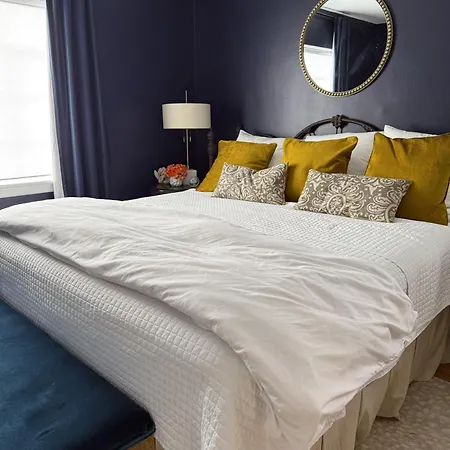 The Latimer House Perfect For Groups Near Uptown Holiday home