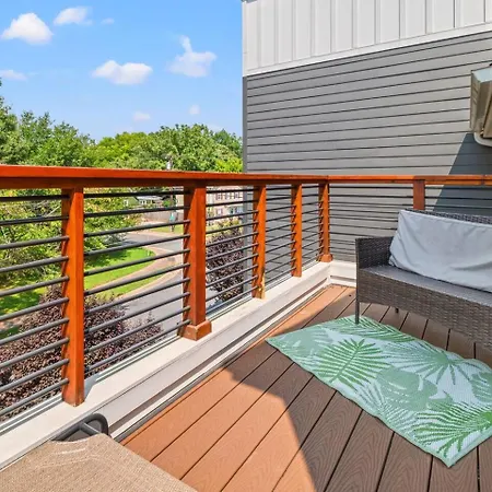 Modern Uptown Retreat Hot Tub & Game * Charlotte