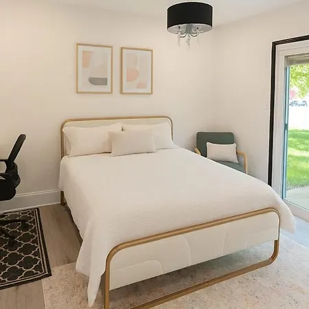 Hidden Gem On The Outskirts Of Uptown Holiday home