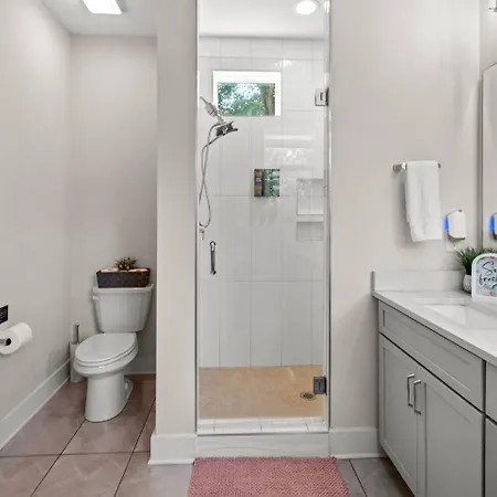 Holiday home Modern Uptown Retreat Hot Tub & Game