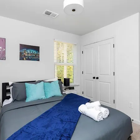 8br Near Southend/uptown W/gameroom/hottubs/fenced Holiday home