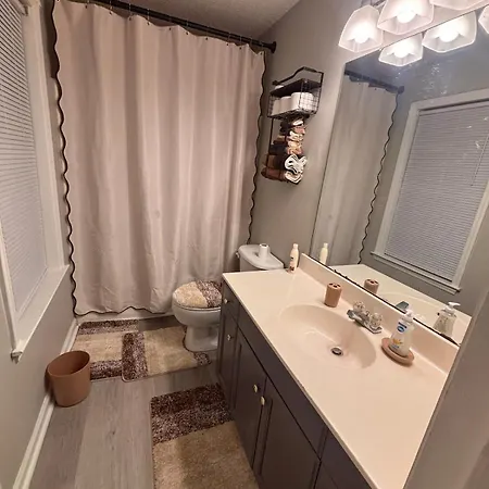 Holiday home Near Uptown-sleep 6-nfl Game Day Getaway