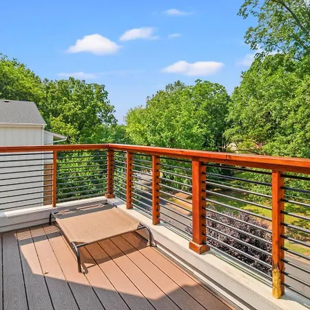 Modern Uptown Retreat Hot Tub & Game *