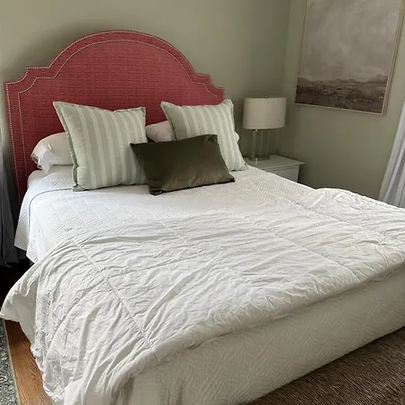 The Latimer House Perfect For Groups Near Uptown Holiday home *
