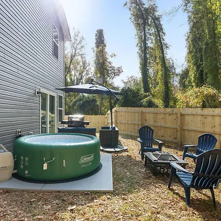 8br Near Southend/uptown W/gameroom/hottubs/fenced Holiday home *