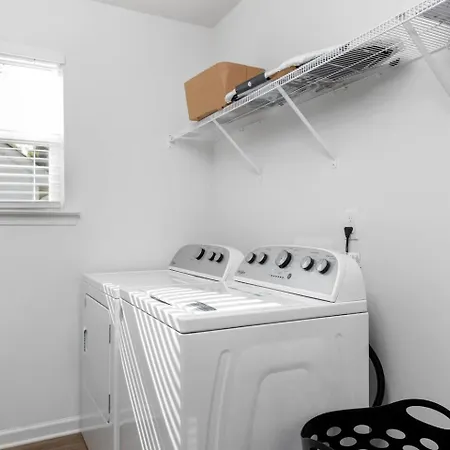 8br Near Southend/uptown W/gameroom/hottubs/fenced Holiday home