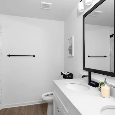 8br Near Southend/uptown W/gameroom/hottubs/fenced *