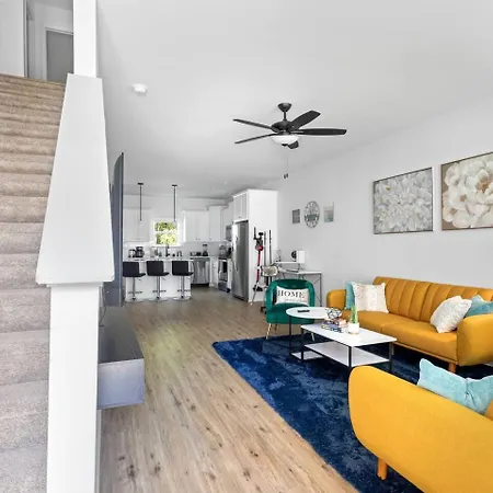 8br Near Southend/uptown W/gameroom/hottubs/fenced Holiday home