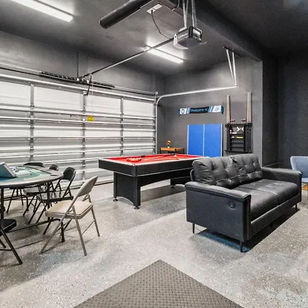 Modern Uptown Retreat Hot Tub & Game *