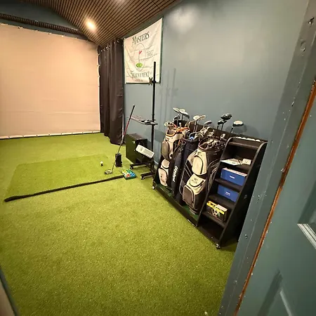 Escape To The Arts Golf Sim Theater Hot Tub Holiday home