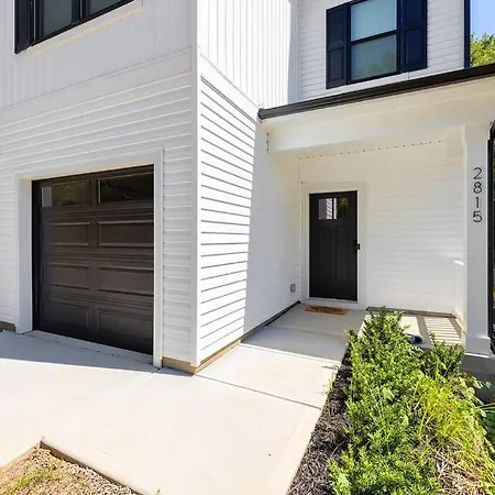 Modern 4br Hot Tub • Game • Fenced * Charlotte