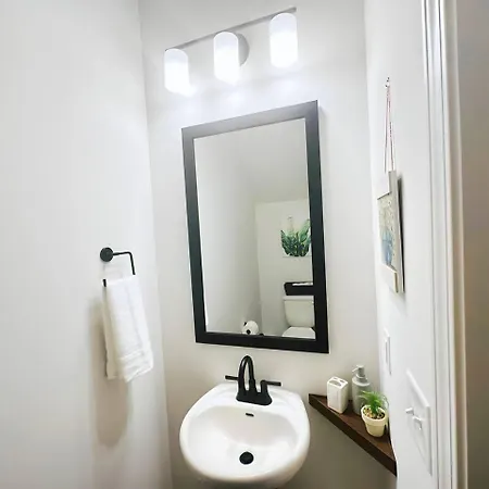 8br Near Southend/uptown W/gameroom/hottubs/fenced Holiday home *