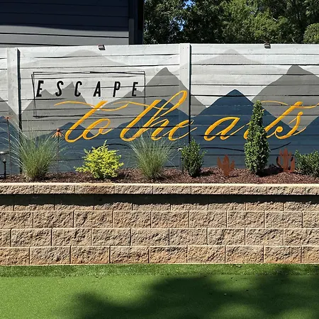 Escape To The Arts Golf Sim Theater Hot Tub Holiday home