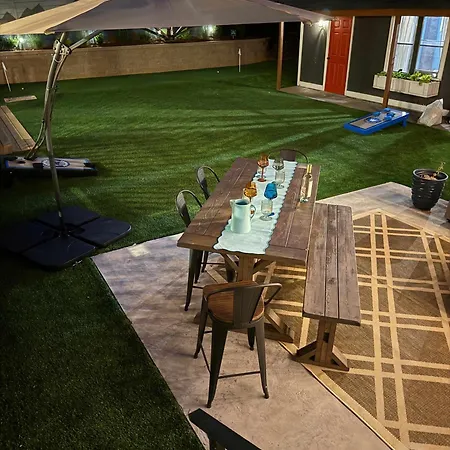 Escape To The Arts Golf Sim Theater Hot Tub Holiday home Charlotte
