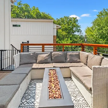 Modern Uptown Retreat Hot Tub & Game * Charlotte