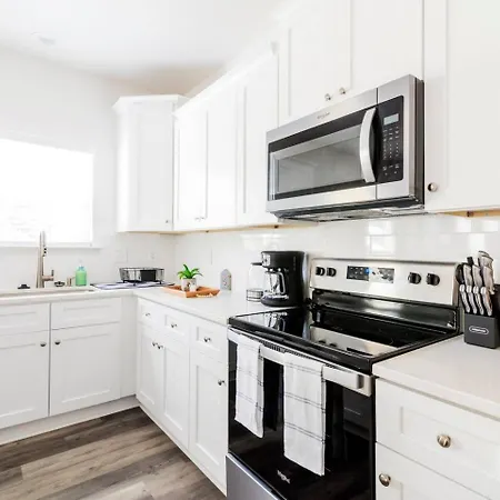 8br Near Southend/uptown W/gameroom/hottubs/fenced