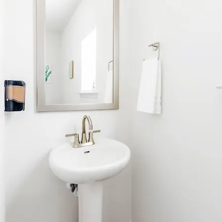 8br Near Southend/uptown W/gameroom/hottubs/fenced Holiday home Charlotte