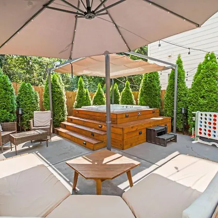 Modern Uptown Retreat Hot Tub & Game