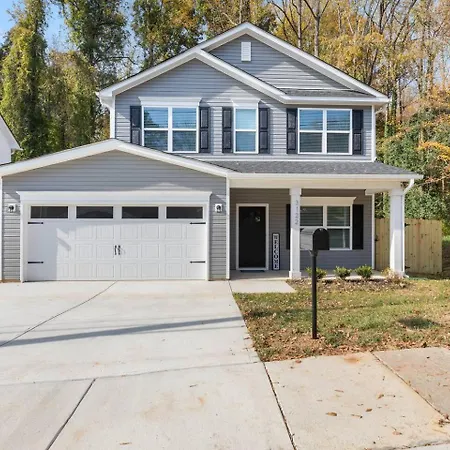 8br Near Southend/uptown W/gameroom/hottubs/fenced Holiday home Charlotte