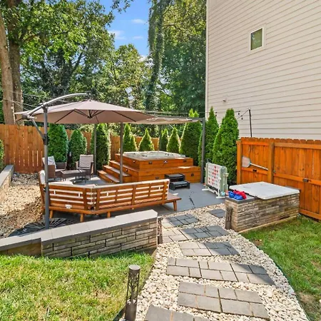 Modern Uptown Retreat Hot Tub & Game * Charlotte