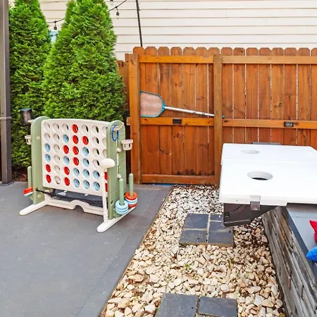 Modern Uptown Retreat Hot Tub & Game