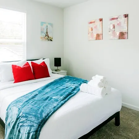 8br Near Southend/uptown W/gameroom/hottubs/fenced Holiday home