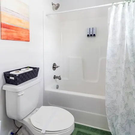 8br Near Southend/uptown W/gameroom/hottubs/fenced Holiday home *