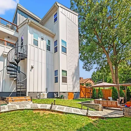 Holiday home Modern Uptown Retreat Hot Tub & Game *