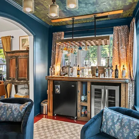 Holiday home Escape To The Arts Golf Sim Theater Hot Tub Charlotte