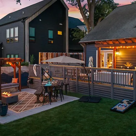 Escape To The Arts Golf Sim Theater Hot Tub Holiday home *
