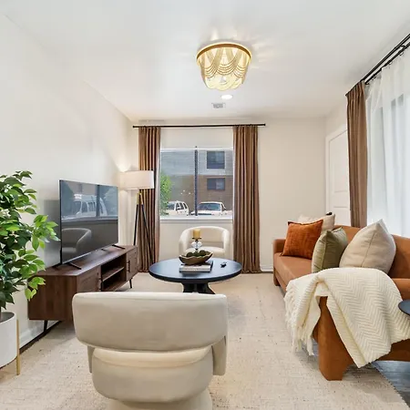 Stylish With 2 King Beds And Private Patio Charlotte
