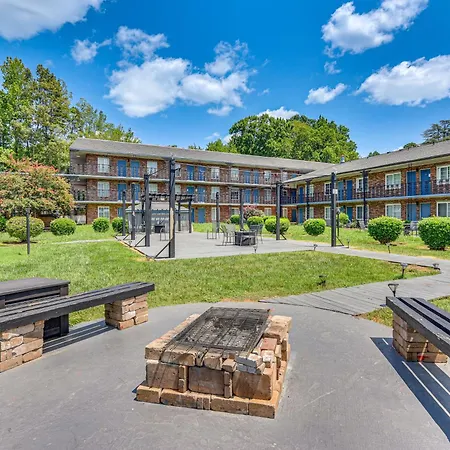 Apartment Work & Play! Near Uptown, Hospitals, Sports *