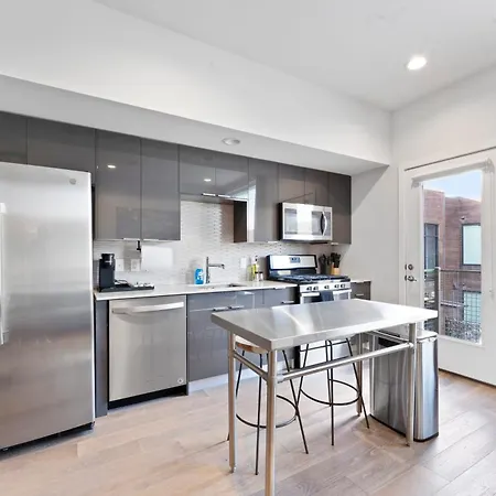 Apartment Prime East Downtown W Pool Gym Laundry