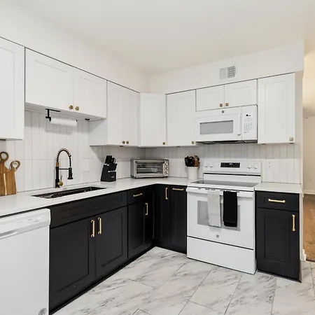 Apartment Stylish With 2 King Beds And Private Patio *